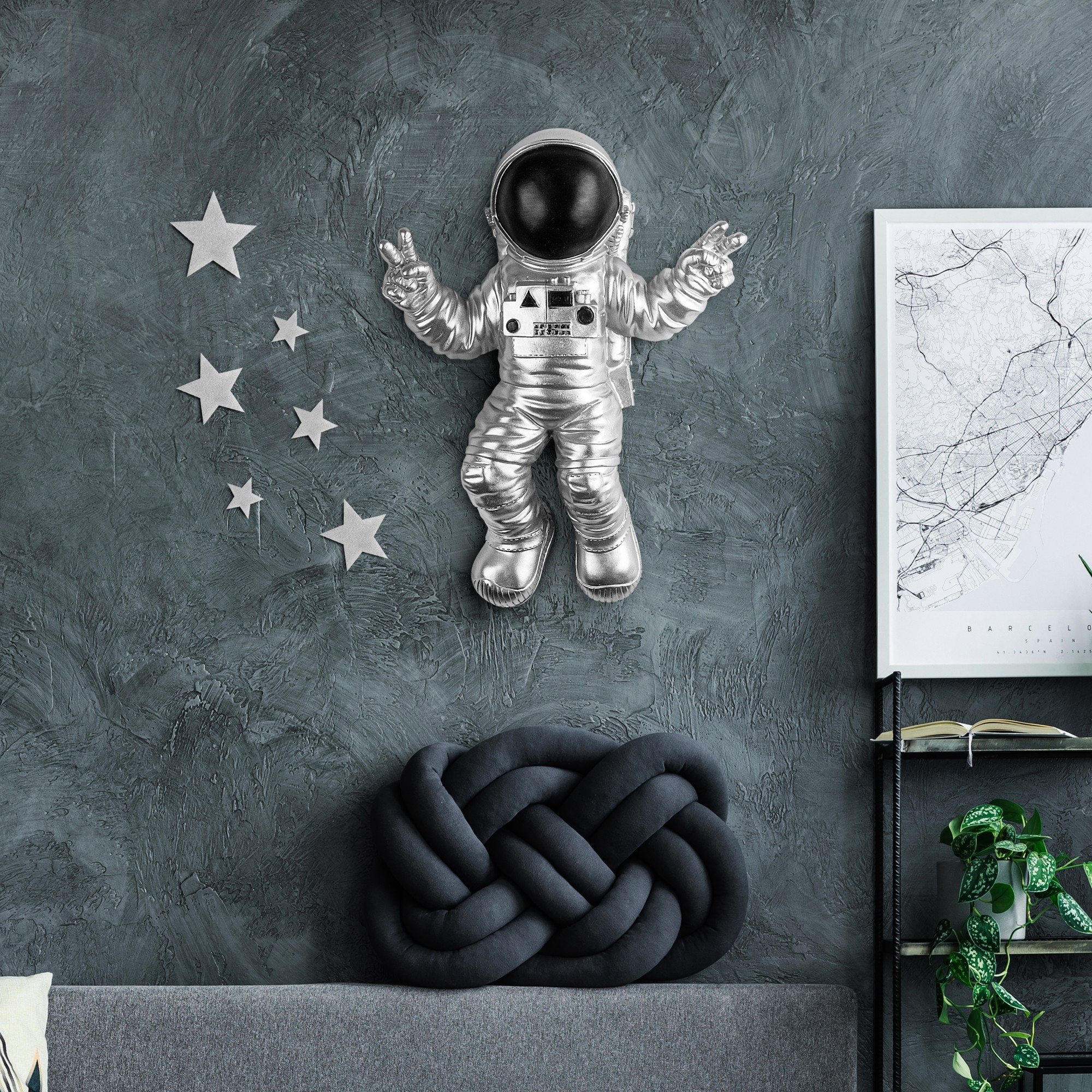 Wallity Nástěnná dekorace Astronaut stříbrná/černá