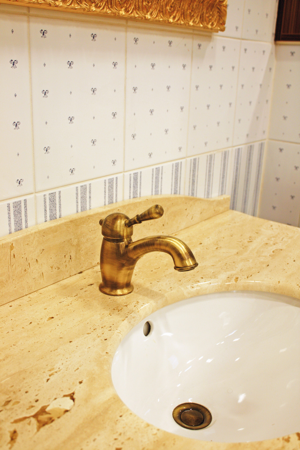 Stará mosaz (Bronz) Barva: Stará mosaz