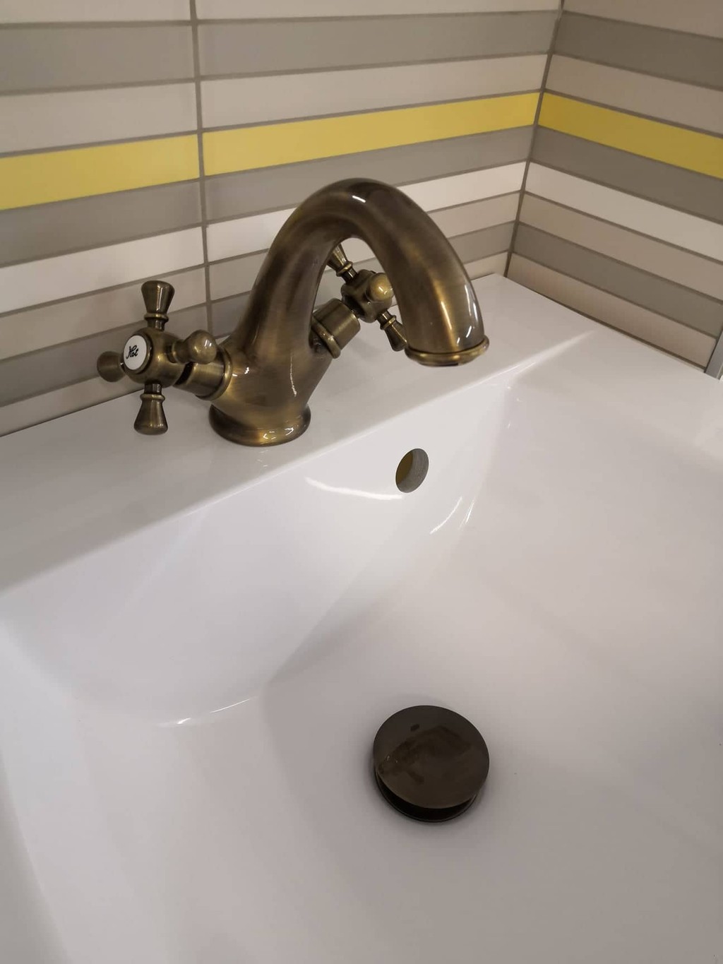 Stará mosaz (Bronz) Barva: Stará mosaz