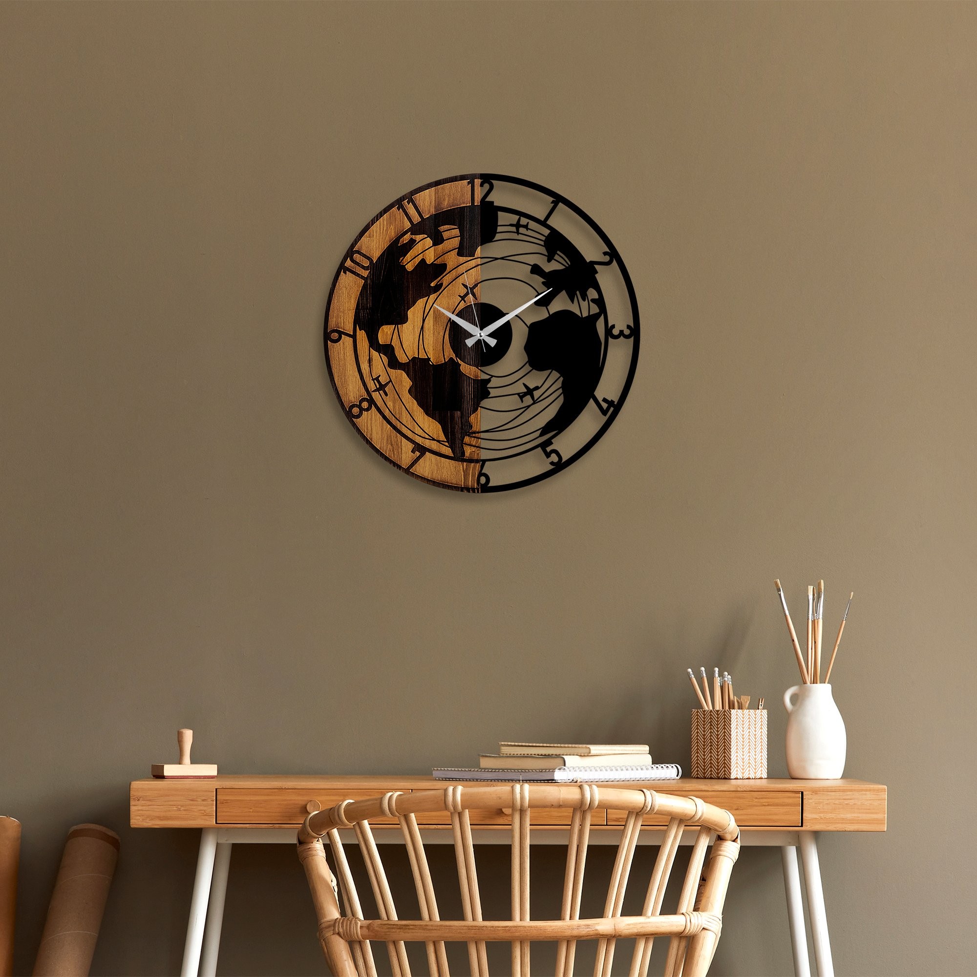 Wallity Dekorativní nástěnné hodiny WALLIE WOODEN WORLD MAP 56 cm ořech/černé - Obrázek 2