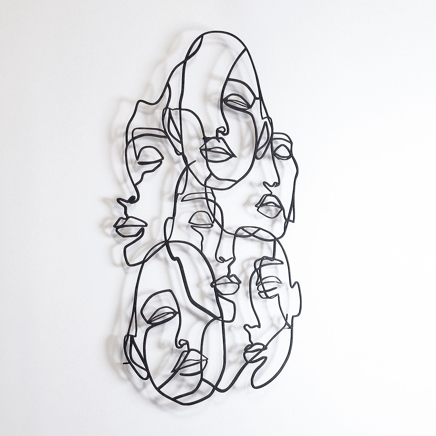 Wallity Nástěnná kovová dekorace Faces Line Art černá