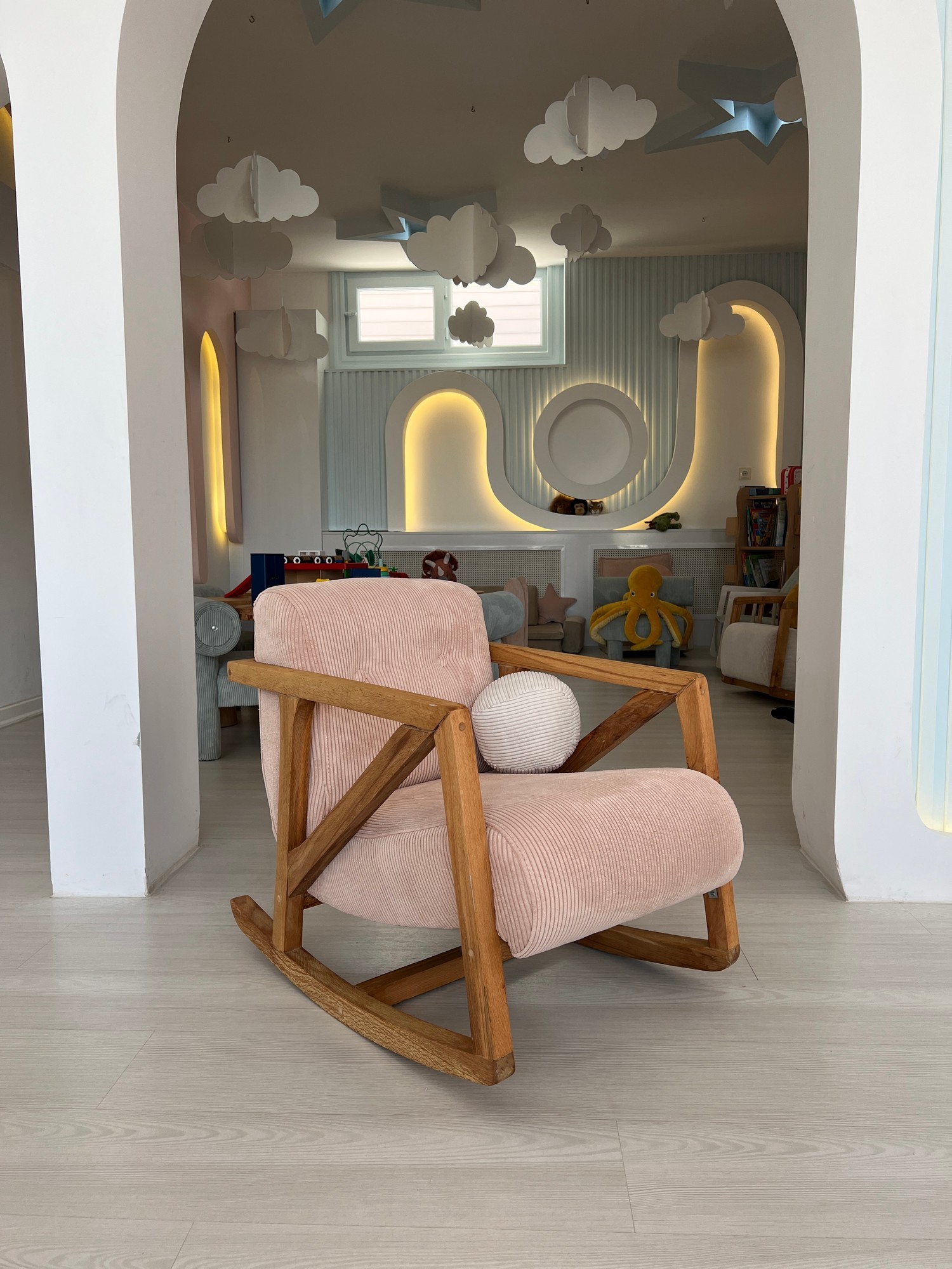 Hanah Home Dětské houpací křeslo NiniMini růžové/hnědé - Obrázek 2
